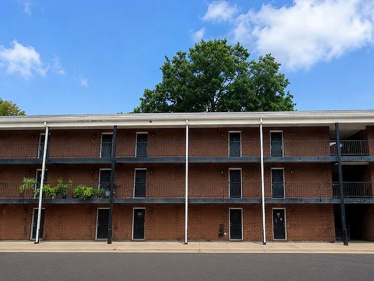 Red Oak Apartments — Photo 2