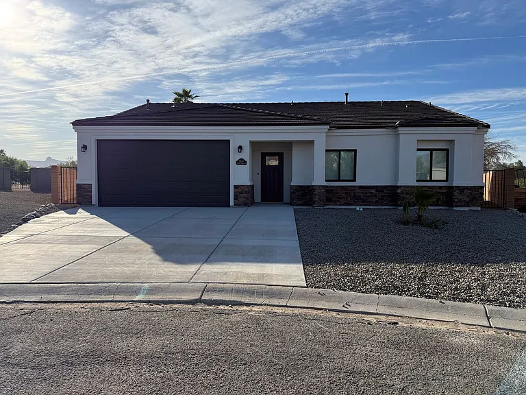 5640 S Desert Lakes Dr — Photo 2