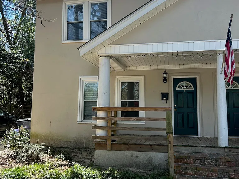 240 E New Hampshire Ave — Photo 1