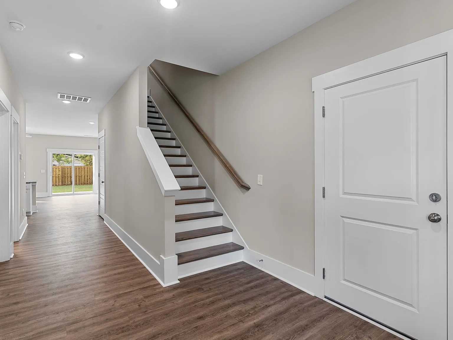 4 bed, 1650 sqft, $2,500 — Photo 2