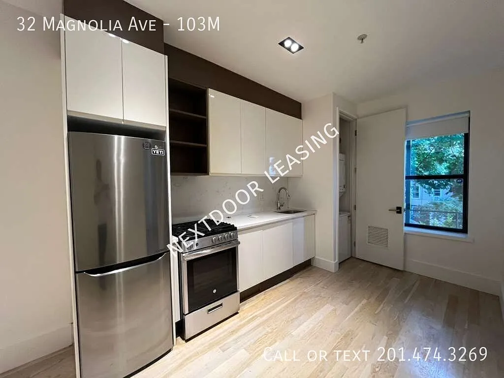 32 Magnolia Ave — Photo 1