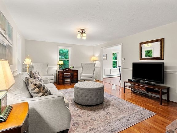 5th image of 82 Curtis St