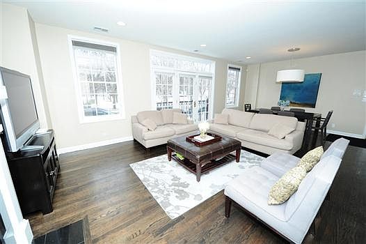 5th image of 2237 N Oakley Ave