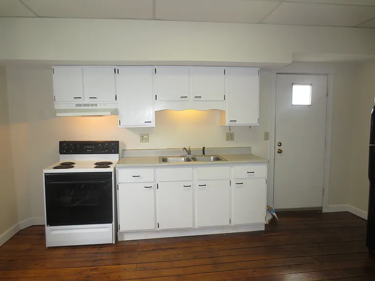 1114 Oregon Ave — Photo 4