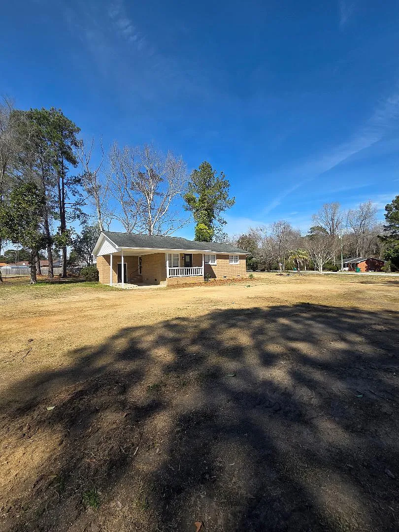 3 bed, 1200 sqft, $1,250 — Photo 1