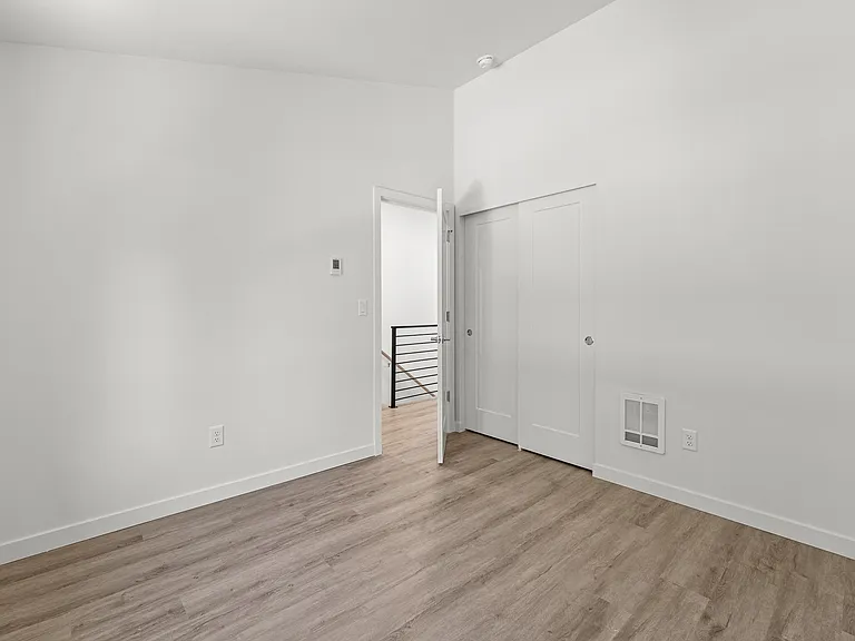 2546 NE 143rd St — Photo 17