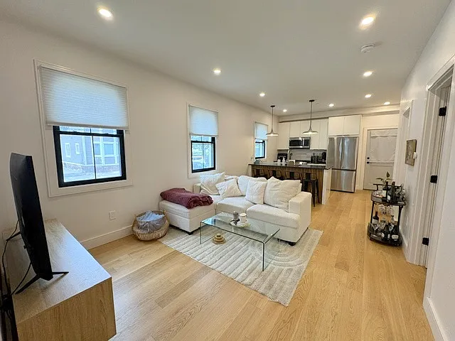 93 Cowper St #1