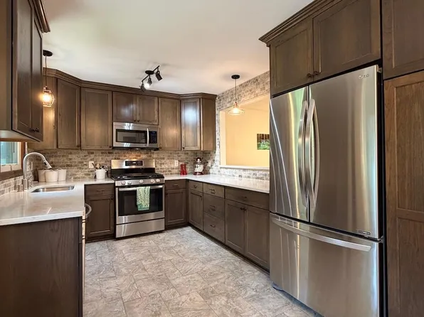 6911 Ticonderoga Trl, Eden Prairie, MN 55346