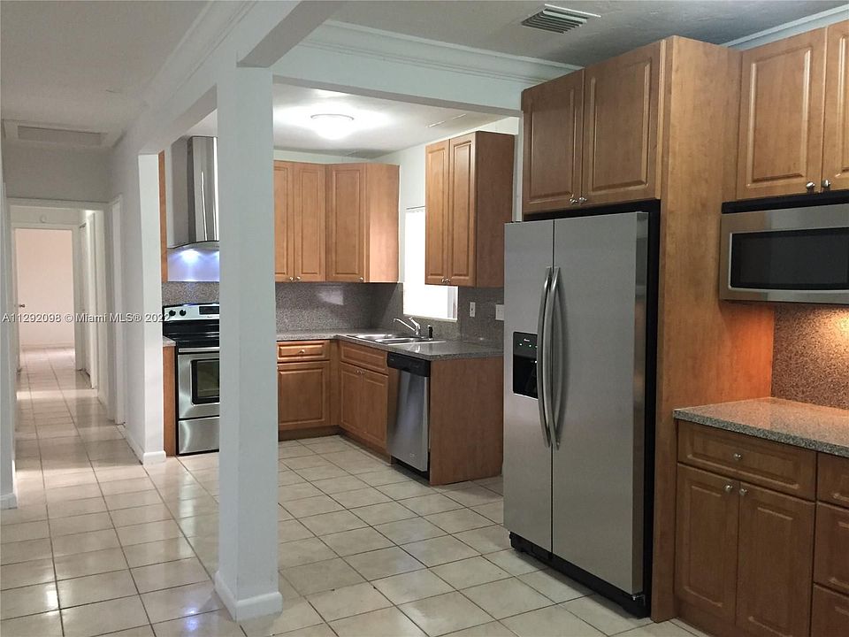 1st image of 2080 NE 171st St