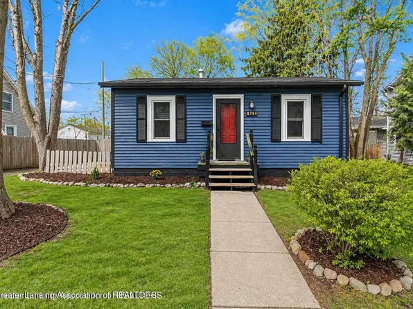 370 S Cedar St, Williamston, MI 48895