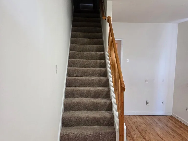 731 Catherine St — Photo 3