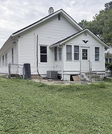 4th image of 2409 W City Point Rd