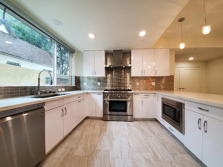 Kitchen full view