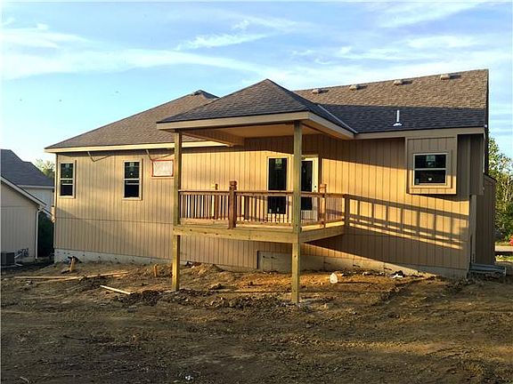 3rd image of 325 Deer Dr