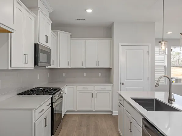 413 Longleaf Glen Ln, Zebulon, NC 27597