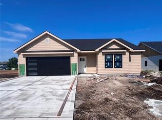 429 Rockers Dr, Baldwin City, KS 66006