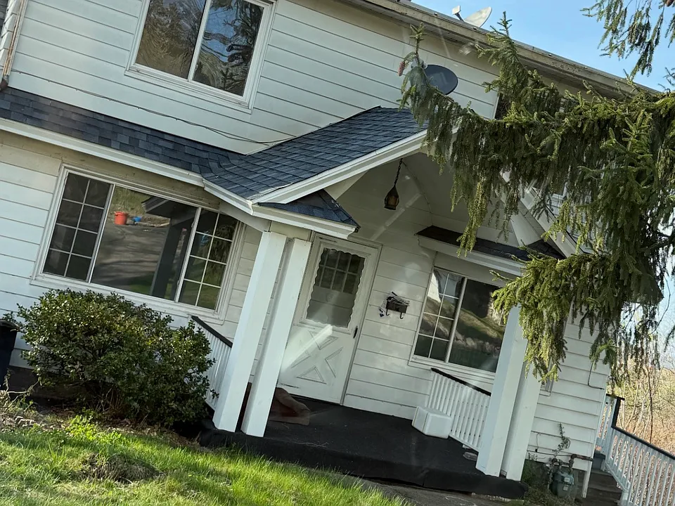 826 Moltke Ave