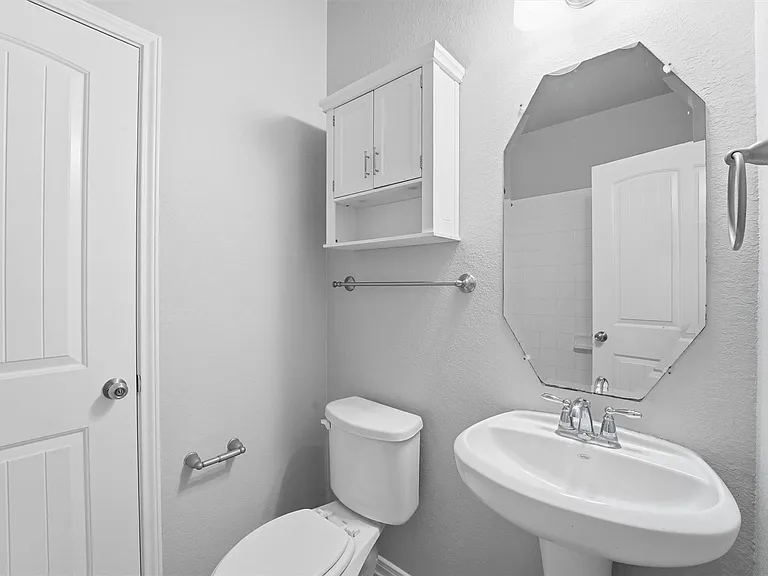 719 Longstreet Dr — Photo 23
