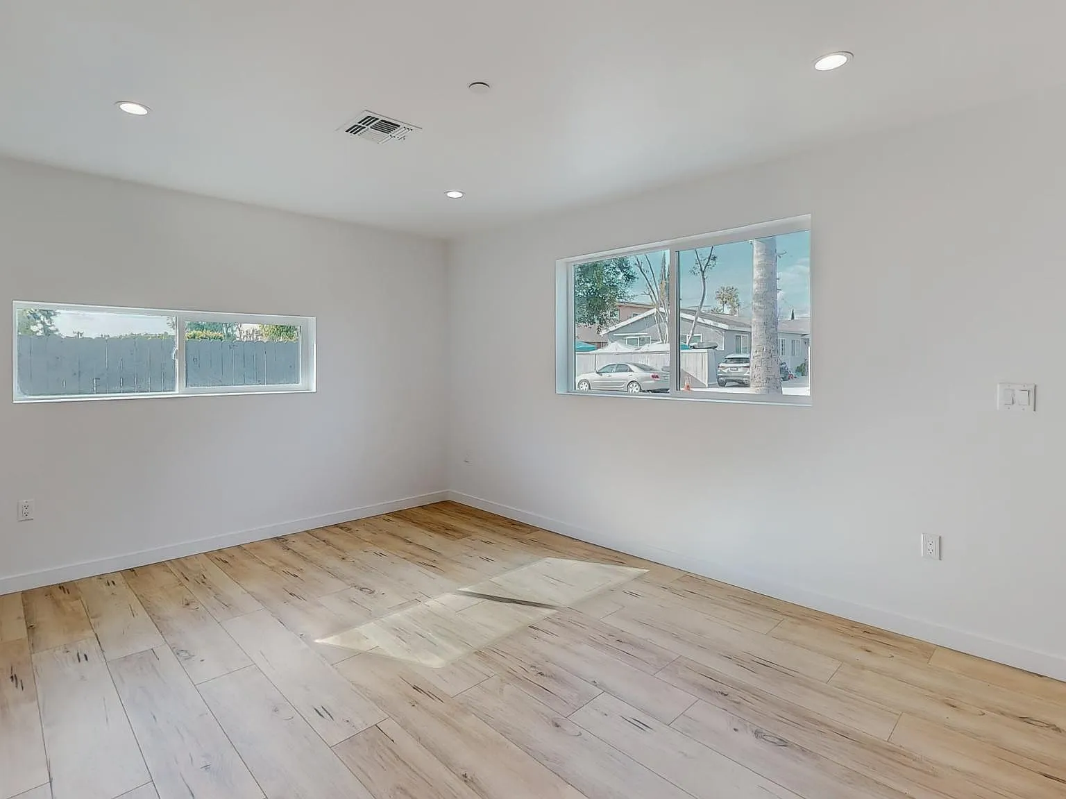 2 bed, 880 sqft, $2,584 — Photo 4
