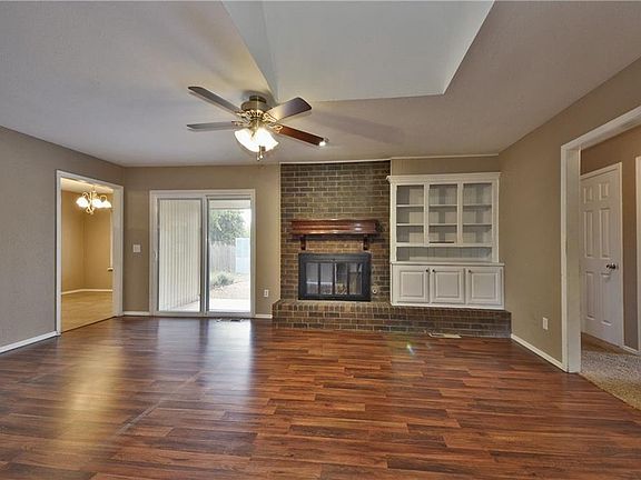 4th image of 1845 Greenway Ave