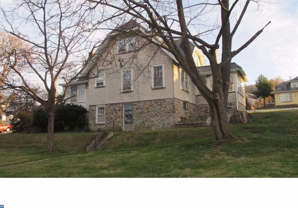 1st image of 899 Stirling St