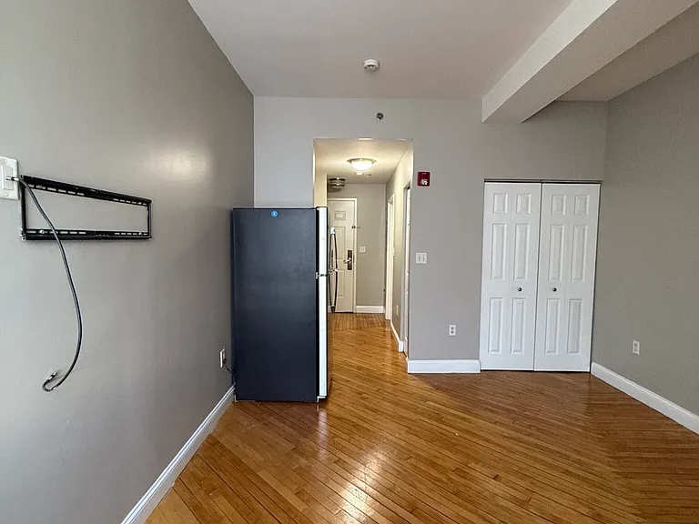 312 Shirley Street Apartments — Photo 3