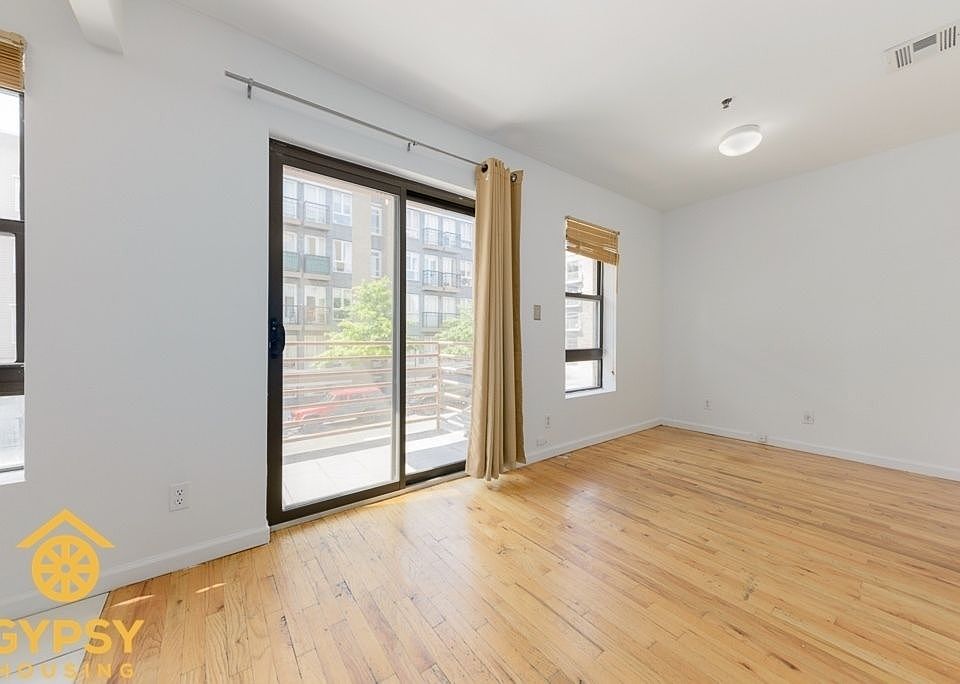 1st image of 128 Leonard St #2
