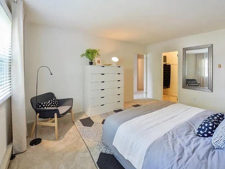 Kingswood Apartments & Townhomes — Photo 14