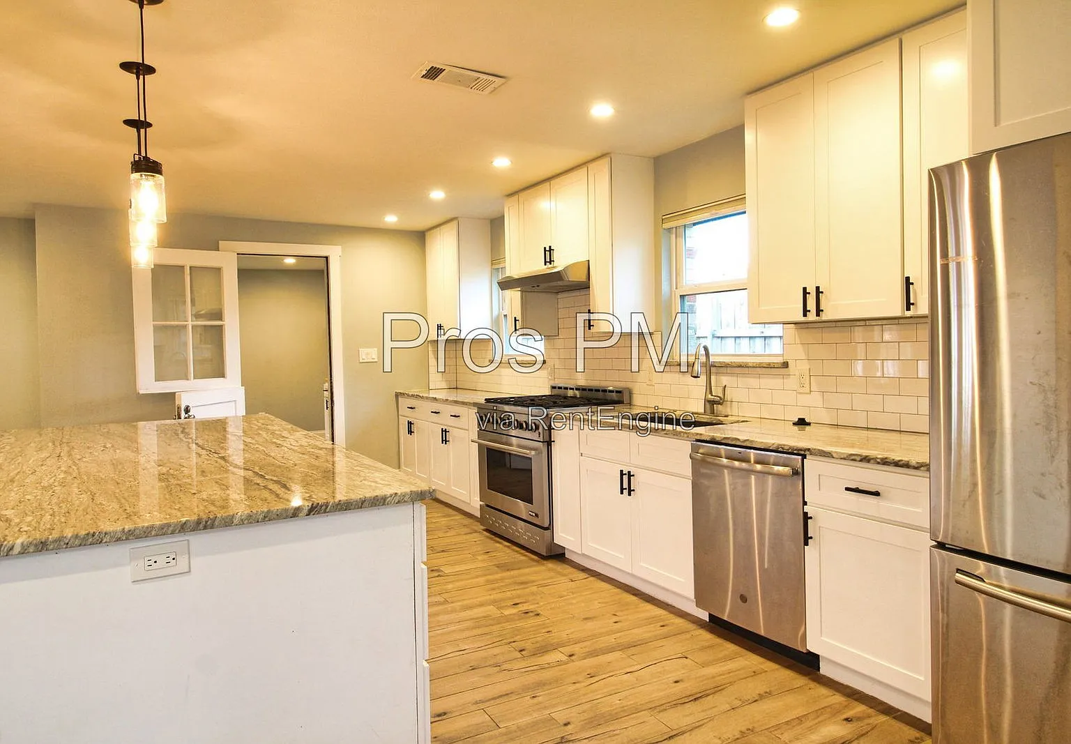 5 bed, 4.0 bath, 2872 sqft, $3,350 — Photo 3