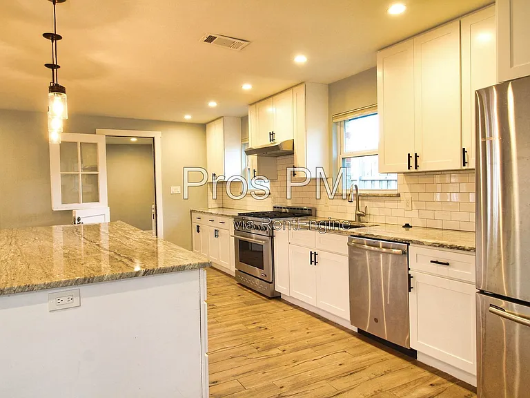 106 Joyce Dr — Photo 3