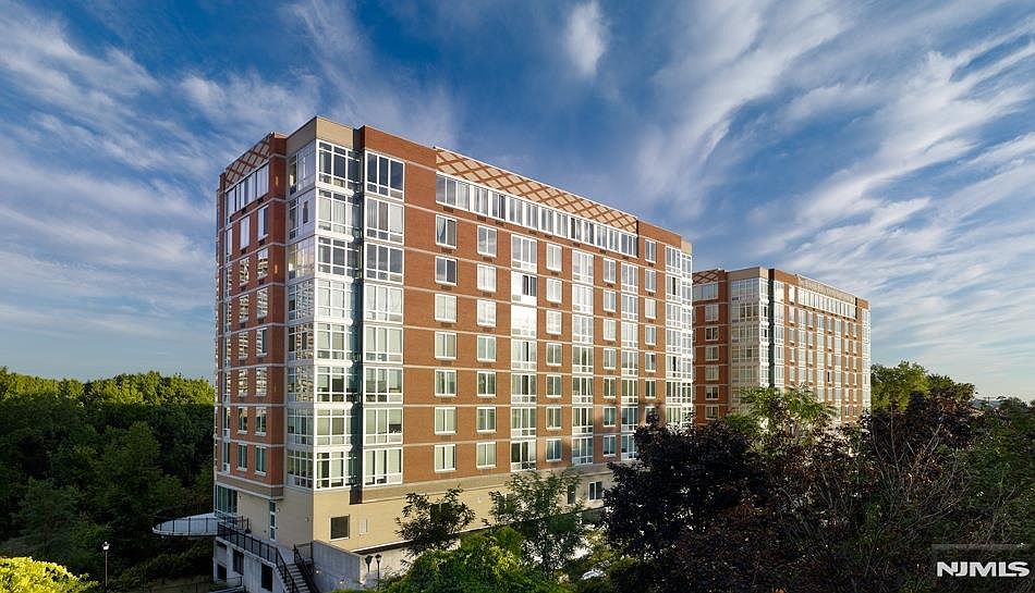 1st image of 600 12th St APT 810