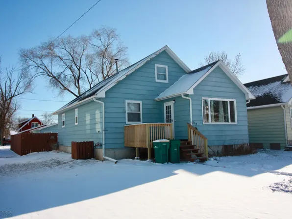 512 3rd St S, Wahpeton, ND 58075