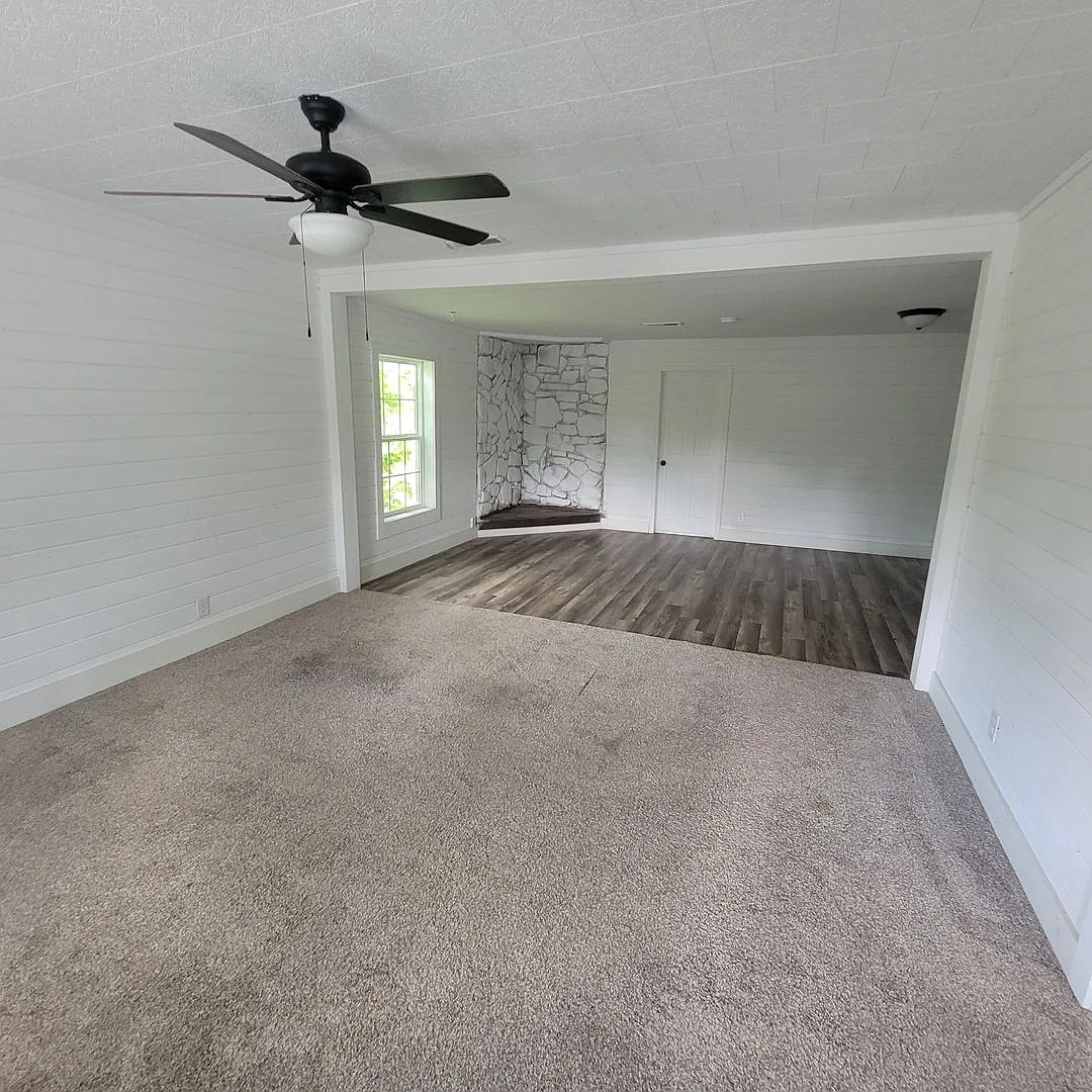 2 Bed, 1.5 Bath-Residential/Commercial — Photo 3
