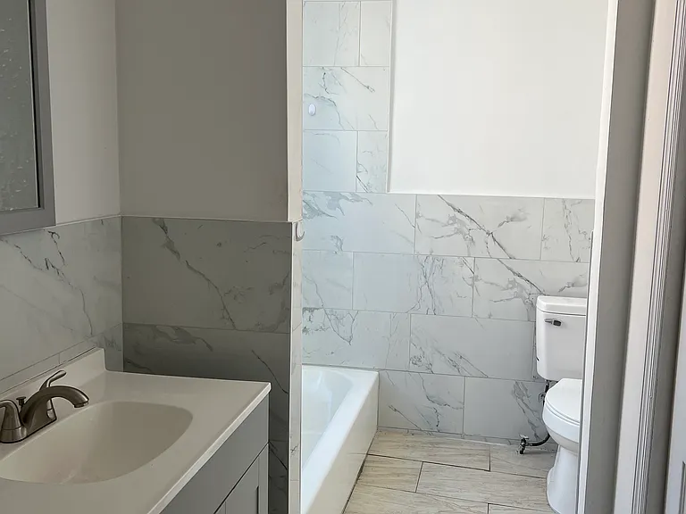 190 Clinton Ave #4 — Photo 2