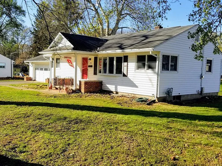 1351 E Allen St — Photo 1