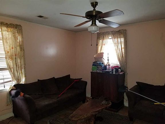 3rd image of 812 Carson St