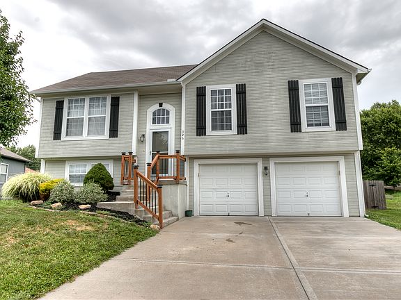 2nd image of 926 NW Scenic Dr
