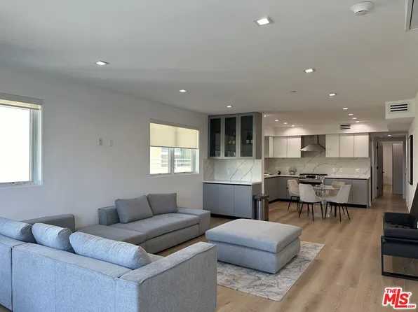 9842 W Vidor Dr #402, Los Angeles, CA 90035