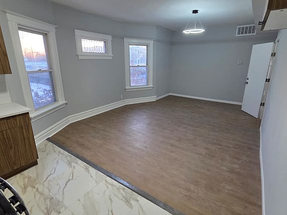 5th image of 98 S Grove St Floor 2