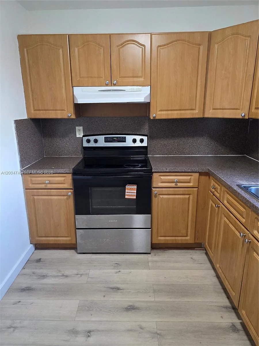 Building Photo - 1111 NW 19th Ave #205
