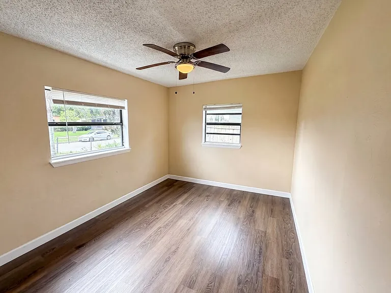 712 S Solandra Dr — Photo 2