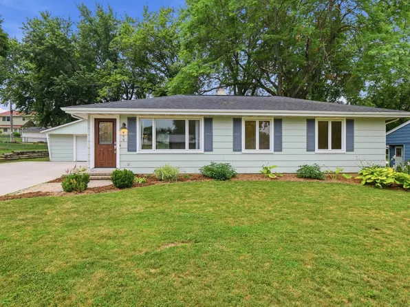 406 E Verleen Ave, Waunakee, WI 53597
