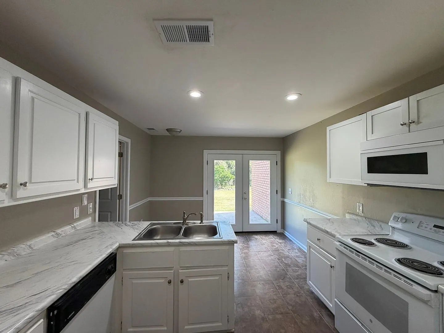 900 Stephen Dr. #9 — Photo 2