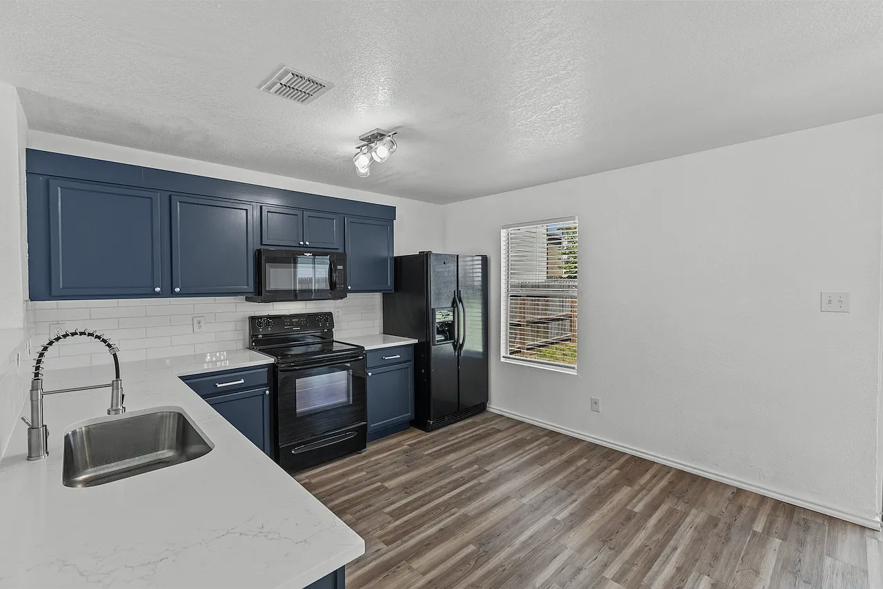 3 bed, 1928 sqft, $1,800 — Photo 4