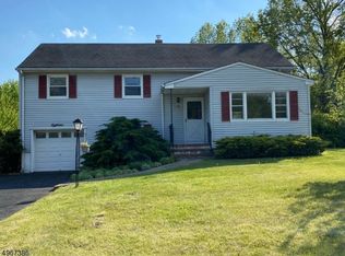 18 Hamilton Ct, Whippany, NJ 07981