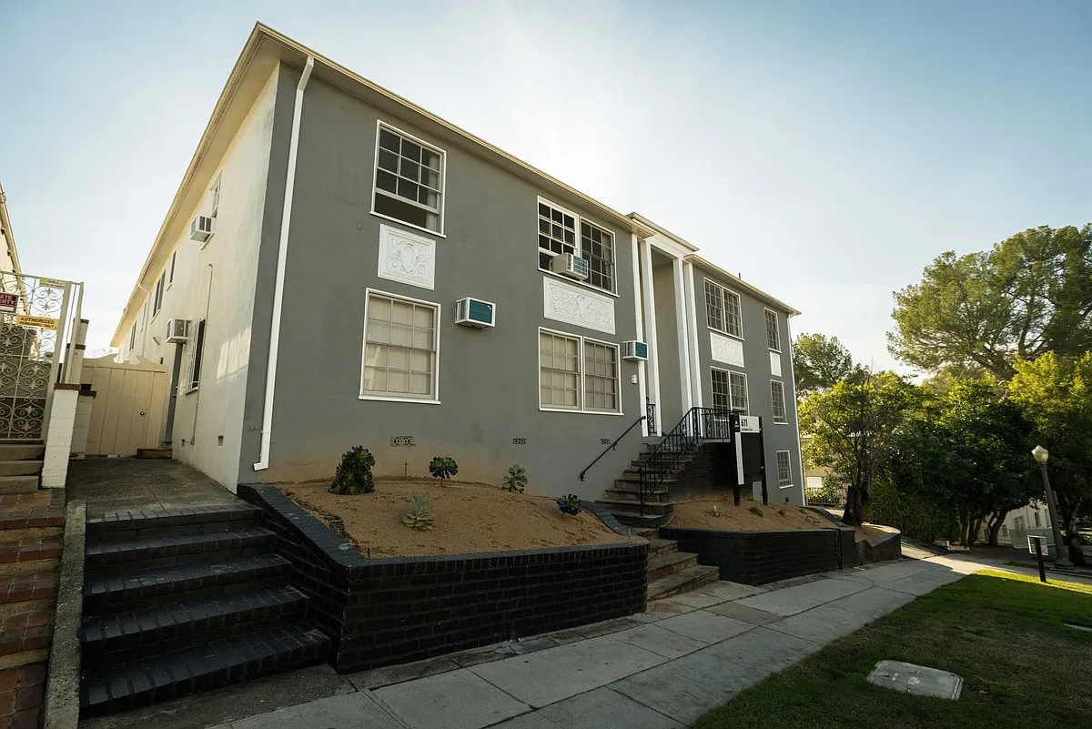 Building Photo - 611 Levering Ave