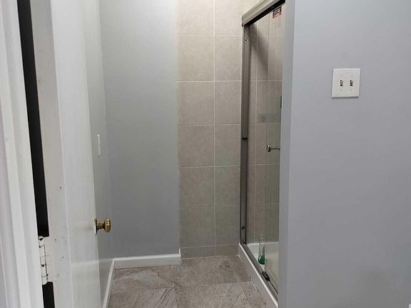 5th image of 141 Grove St