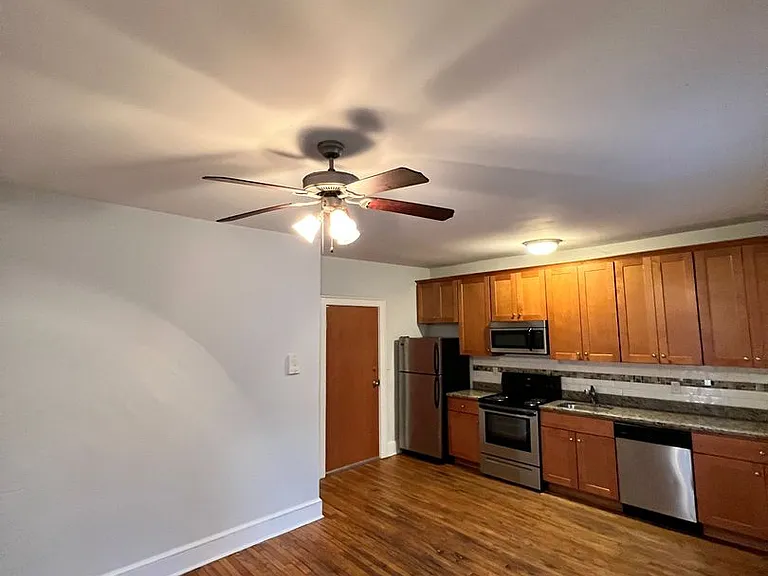 1107 W Grace St — Photo 4
