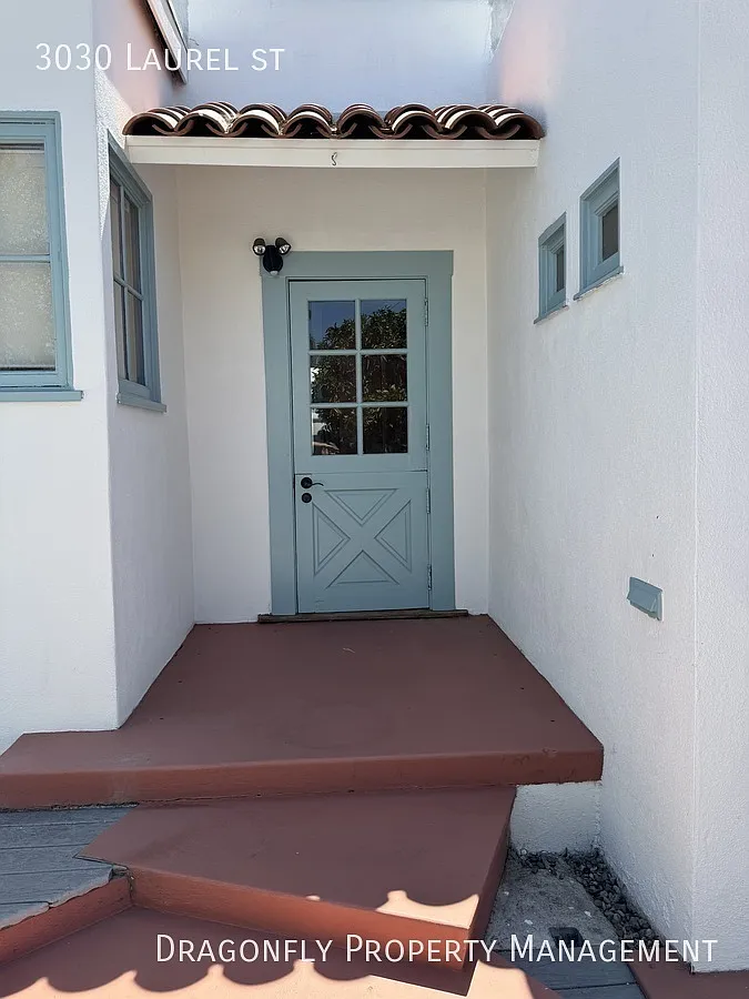 Unfurnished Spanish Bungalow In Burlingame - North Park — Photo 3