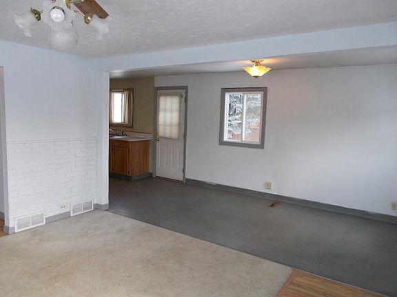 4th image of 2212 Benton Ave